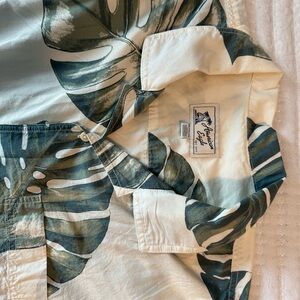 American Eagle Outfitters Green and White Casual Button Down Shirt